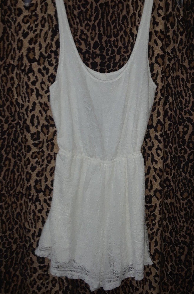 White lace open circle back romper